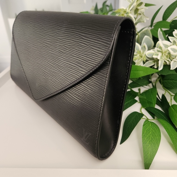 SALE! LV Clutch - Louis Vuitton authentic epi black Art Deco envelope purse bag - Picture 4 of 17